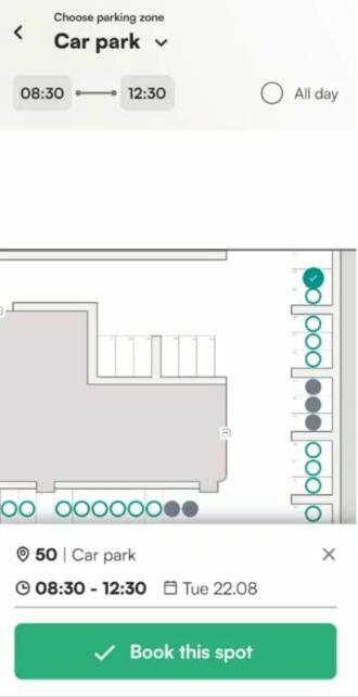 Picking a parking spot on the interactive map in the Tidaro mobile app
